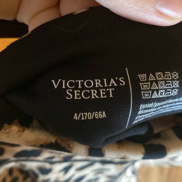 Victoria's Secret Incredible Essential High Rise Legging - Picture 7 of 7